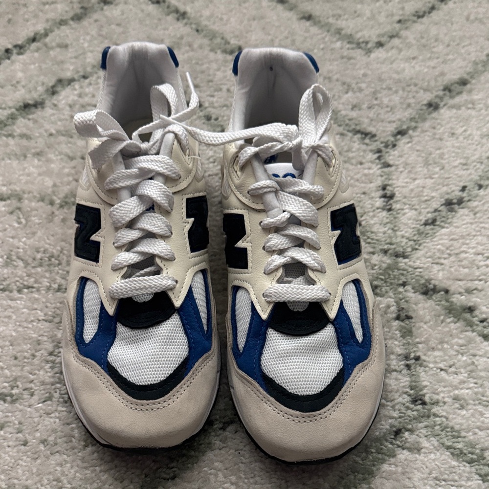 New Balance 990 Sneakers size 9.5 in USA blue / white